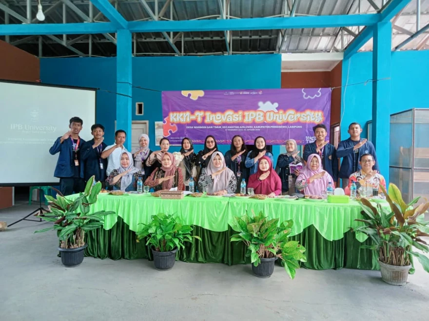 Kepala Pekon Menghadiri Undangan dari KKN IPB-T untuk Penyampaian Inovasi Pokja Paving Blok Berbahan Sampah di TPS3R Pekon Waringinsari Timur